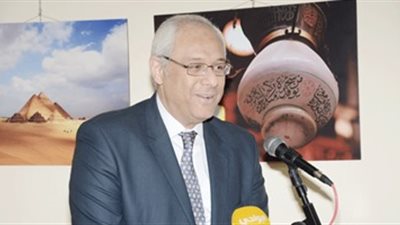 سفير مصر لدى الكويت يصل مطار القاهرة بعد انتهاء فترة عمله