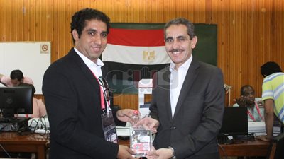 امم أفريقيا 2019 | رئيس جامعة القناة ومدير أمن الإسماعيلية يستخرجان بطاقة دخول المباريات