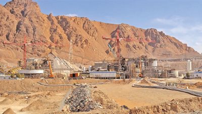 شحن 393 كجم ذهب من منجم السكري بمطار القاهرة إلى كندا