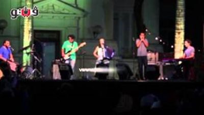 بالفيديو.. يسرا الهواري تغني «بحب أغيب» في الجريك كامبس