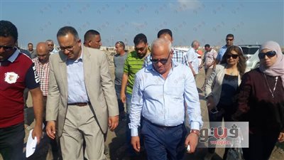 وزير الإسكان يتفقد مشروع الـ44 عمارة بجنوب بورسعيد