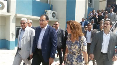 «مدبولي» يتفقد كلية طب الأسنان والصالة المغطاة بجامعة جنوب الوادي