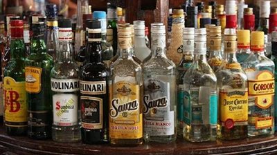 ضبط ٢٦٠٠ زجاجة خمور مغشوشة بالأقصر