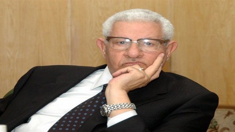 مكرم محمد أحمد، رئيس