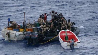 قراصنة صوماليون يختطفون 13 صياد إيرانيا في بحر العرب