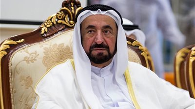 حاكم الشارقة يصل إلى مطار القاهرة