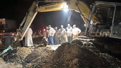 بالصور.. هبوط أرضي بشارع «الروضة» في بني سويف