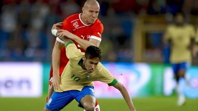 نيمار ثاني أكثر لاعب حصولًا على الأخطاء في مباراة واحدة