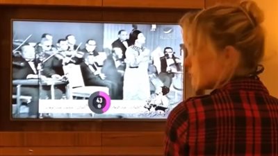 امبير هيرد تستمع إلى أم كلثوم أثناء قضاء عطلتها بالأردن (فيديو)