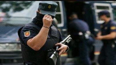 الشرطة الإسبانية تطلق النار على إرهابي يرتدي حزاما ناسفا ببرشلونة