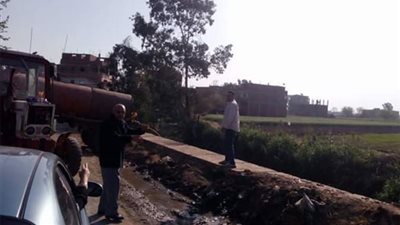 تحرير 25 محضرا ضد جرارات تلقي مياه الصرف الصحي في ترع طوخ