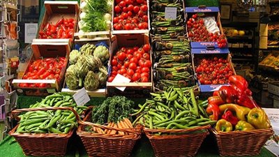 الطماطم تسجل 4 جنيهات والبرتقال السكري بـ5 في سوق العبور