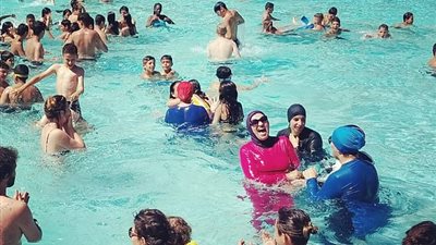 مسلمات يتحدين الحكومة الفرنسية بالبوركيني (صور وفيديو)