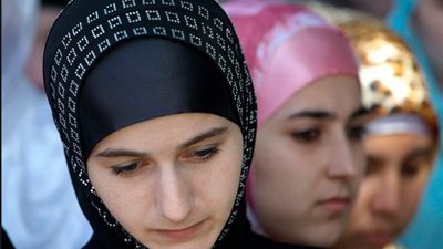 محكمة فرنسية تؤيد فصل مسلمة من وظيفتها بسبب 