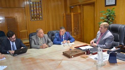 محافظ الإسماعيلية يستعرض خطة حصر المباني ذات الطابع المعماري