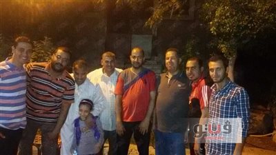 بالصور.. «شباب بيحب الخانكة» تنظم إفطارا جماعيا لعمال النظافة