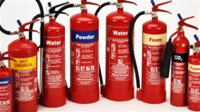 ضبط مصنع لإنتاج طفايات الحريق مجهولة المصدر بحدائق القبة