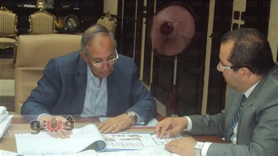 بالصور.. محافظ البحر الأحمر يناقش مشروعات تطوير العشوائيات