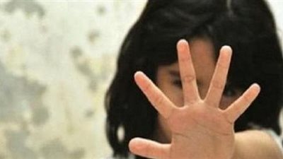 إرضاء للزوجة الثانية..أب يقتل طفلته وجنايات المنيا تقضي بحبسه 10سنوات