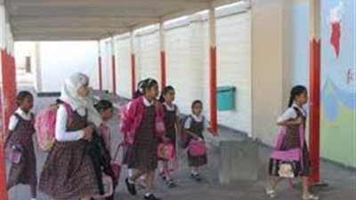 «لحماية الأطفال».. روشتة تأمين خروجهم من المدارس.. إنشاء مطبات وتمهيد الطرق ضرورة.. الاستعانة بالشرطة المدرسية لتنظيم المرور.. ودراسات: 80% من الحوادث بالقرب من البوابات المدرسية