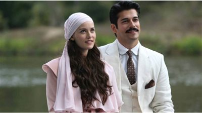 بوراك أوزجفيت يرفض التحدث عن عروض إعلانات ابنه 