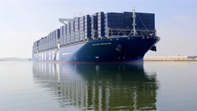 السفن العابرة لقناة السويس تطلق صافراتها احتفالا بيوم التوحد