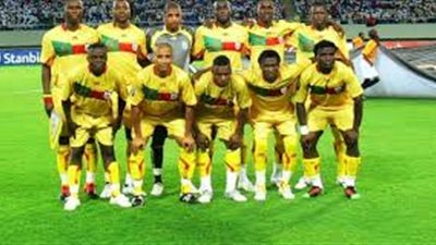 300 مشجع من بنين يصلون القاهرة لمؤازرة فريقهم بأمم أفريقيا