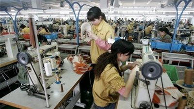 الصين تدرس إبطاء وتيرة نمو الأجور للحفاظ على تنافسيتها