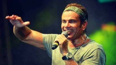 عمرو دياب يطرح نسخ جديدة من ألبوم «معدى الناس» بعد نفاد الكمية