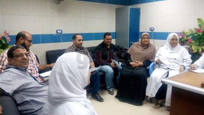 بالصور.. تفاصيل اجتماع المجلس التنفيذي ولجنة حقوق المرضى بعيادة قطور