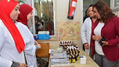 محافظ دمياط تفاجئ مستشفى كفر البطيخ المركزي