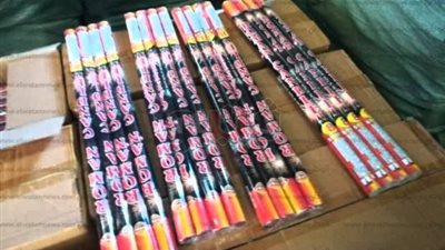 بالصور.. إحباط محاولة لتهريب 25 طن ألعاب نارية بميناء دمياط