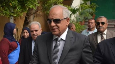 محافظ الجيزة يحيل مسئول سرفيس موقف مقار إلى النيابة