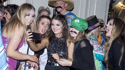 بالصور.. احتفالات الهالوين تسيطر على شوارع بريطانيا