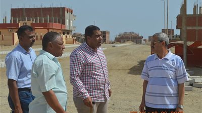رئيس مدينة القصير يرصد التعديات على أراضى الدولة (صور)