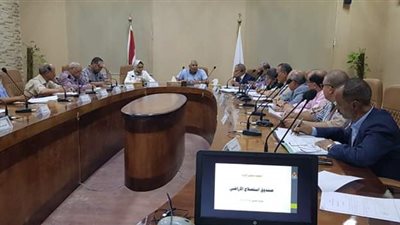 محافظ الوادي: حصر الأراضي التابعة لصندوق الاستصلاح للتحكم في الآبار