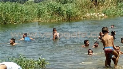 بالصور.. استحمام زوار القناطر الخيرية في النيل هربا من الحر