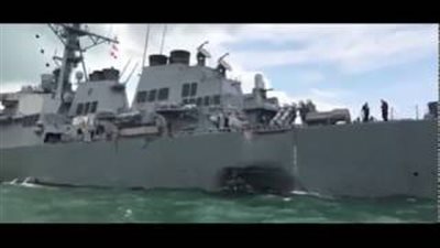 بالفيديو.. لحظة اصطدام المدمرة الأمريكية «جون ماكين» بناقلة نفط