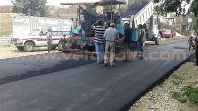 بالصور.. بدء رصف طريق 
