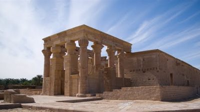 الوادي الجديد تستضيف عالما فلكيا لتحديد موعد تعامد الشمس على «قدس الأقداس»