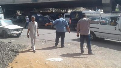 حملة لإزالة الإشغالات والتعديات بموقف سيارات الأزهر في أسيوط