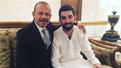 لاعب برشلونة يصل السعودية على طائرة خاصة لأداء مناسك العمرة