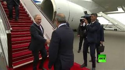 لحظة وصول بوتين أذربيجان في زيارة رسمية (فيديو)