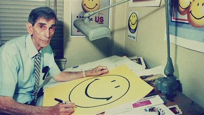 بالصور.. «هارفي بول» الحارس الوطني وصاحب ابتسامة العالم.. رسم الـ «سمايلي فيس» لإسعاد موظفي شركته.. رفض الاحتفاظ بحقوق الملكية فربح 45 دولارا فقط.. و«الأخوان برنارد» بفلا