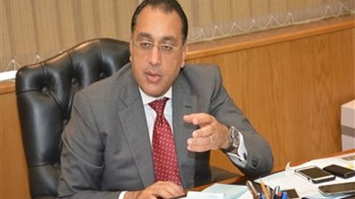 مدبولي يتفقد مصنعًا لإنتاج الخلايا الشمسية في قنا