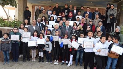 محافظ بني سويف يزور «براعم الموهوبين» بالنادي الرياضي (صور)