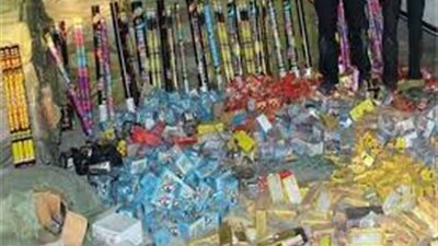 ضبط شخصين لحيازتهما كمية كبيرة من الألعاب النارية بالساحل