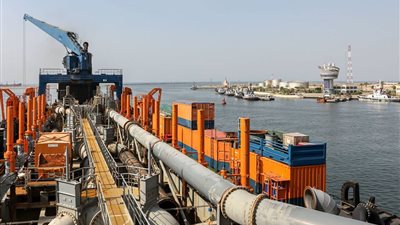 23 سفينة بميناء دمياط و11 أخرى في انتظار الدخول