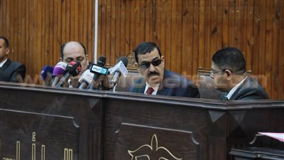 بالصور .. بدء أولى جلسات محاكمة 26 متهمًا بـ«خلية الجيزة»