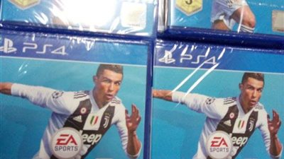 إحباط محاولة تهريب أسطوانات وأجهزة بلاي ستيشن بمطار القاهرة (صور)